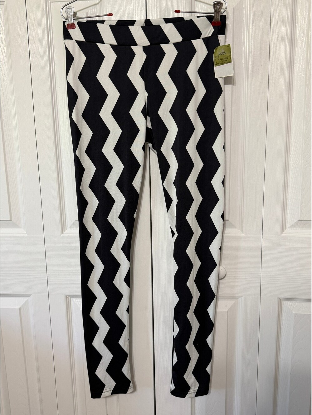 H&M Divided Black and White Zigzag Pattern Leggings, Size M